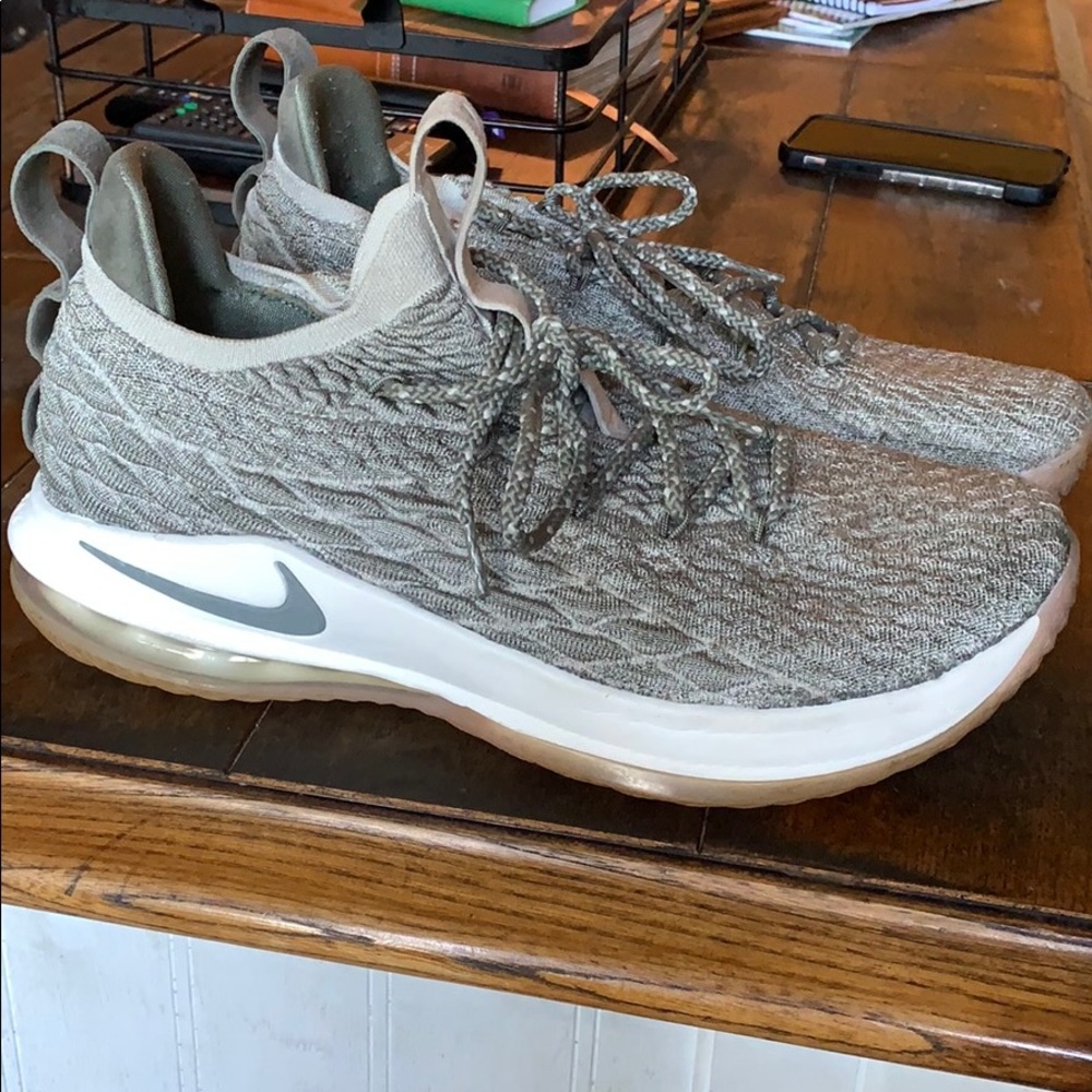 Nike Lebron XV lowtops